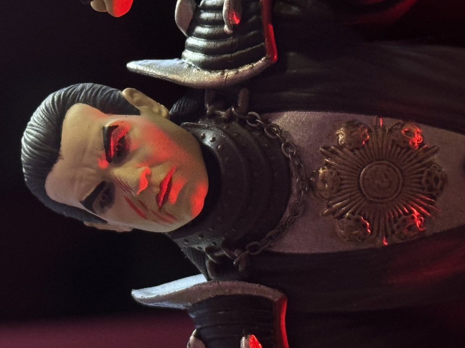 NECA TMNT x Universal Monsters Shredder as Dracula helmetless face