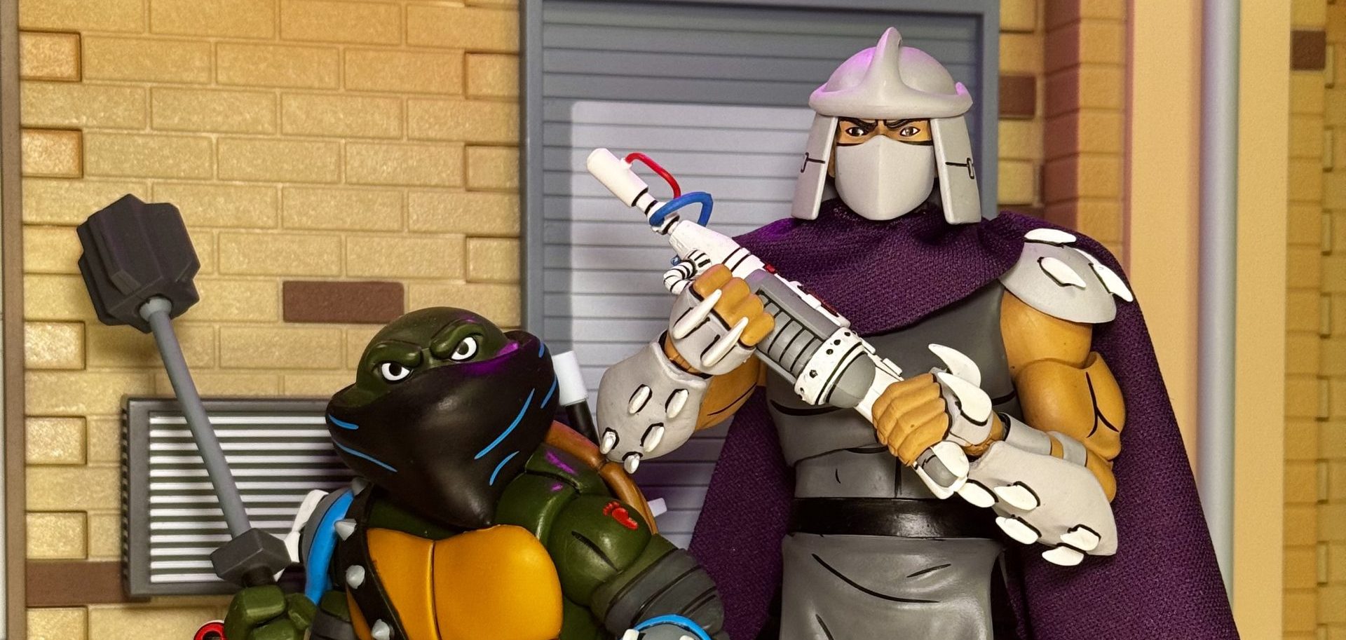 NECA Teenage Mutant Ninja Turtles Cartoon Shredder and Dark Leonardo